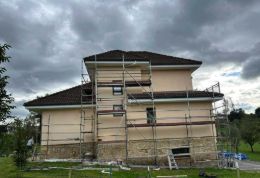 Fachada exterior reformada con aislamiento térmico SATE
